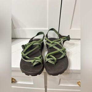 Chaco ZX2 Vibram Hiking Sandals Green Strappy Women’s 10 Outdoor Comfort